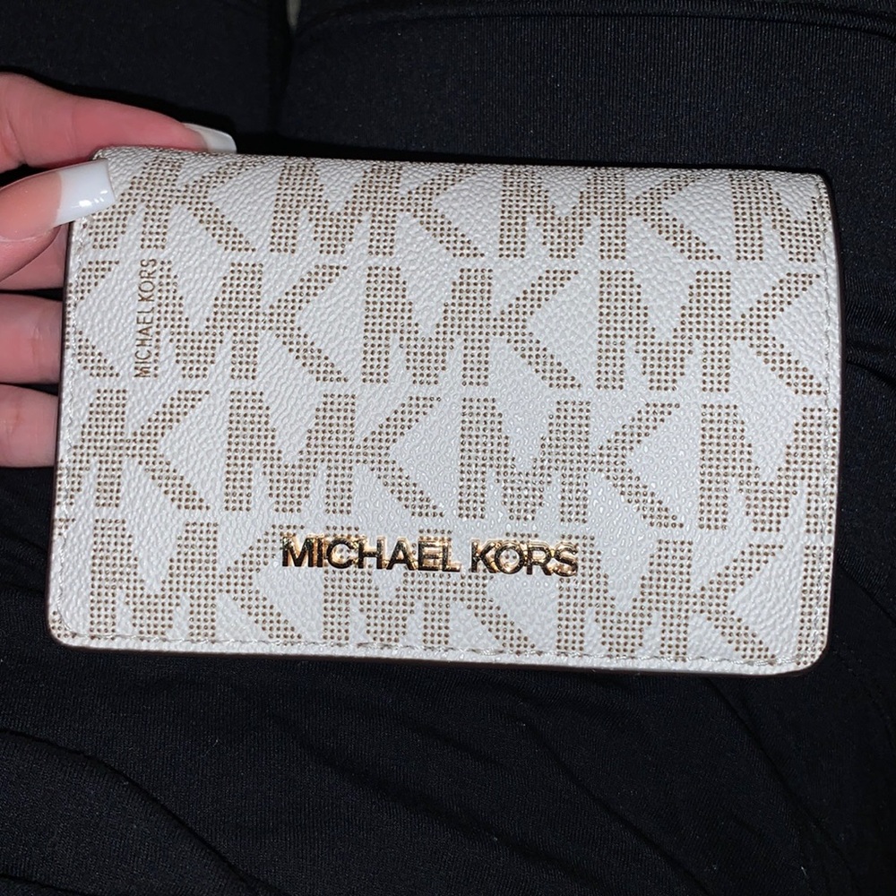 Michael Kors Wallet✨